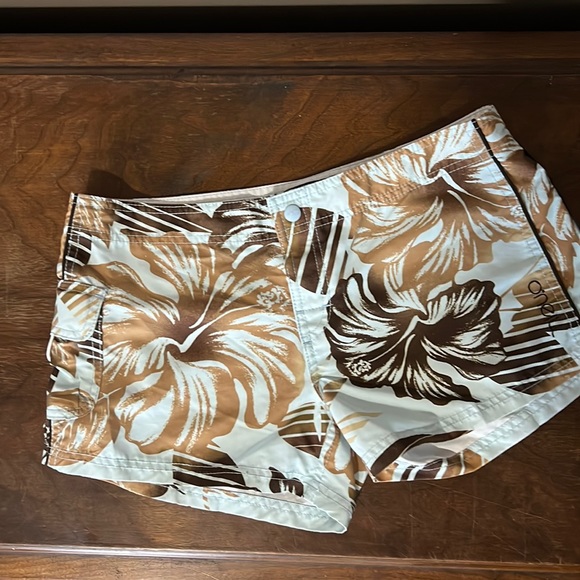 O’Neill Shorts Size 5 - Picture 1 of 3